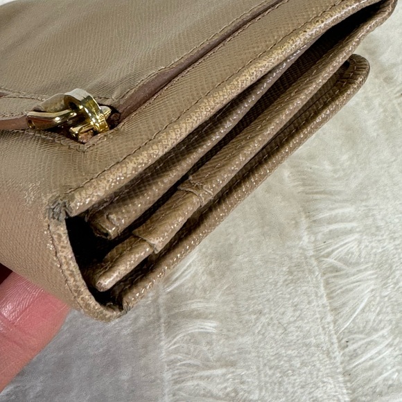 ๐ SOLD ๐ Prada Saffiano Leather Bow Continental Wallet - Picture 15 of 16